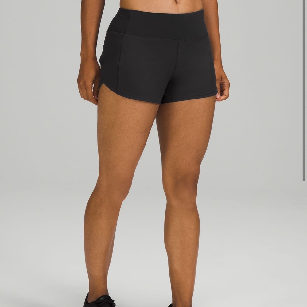 LULULEMON ‘SPEED UP’ MIDRISE SHORT 4”